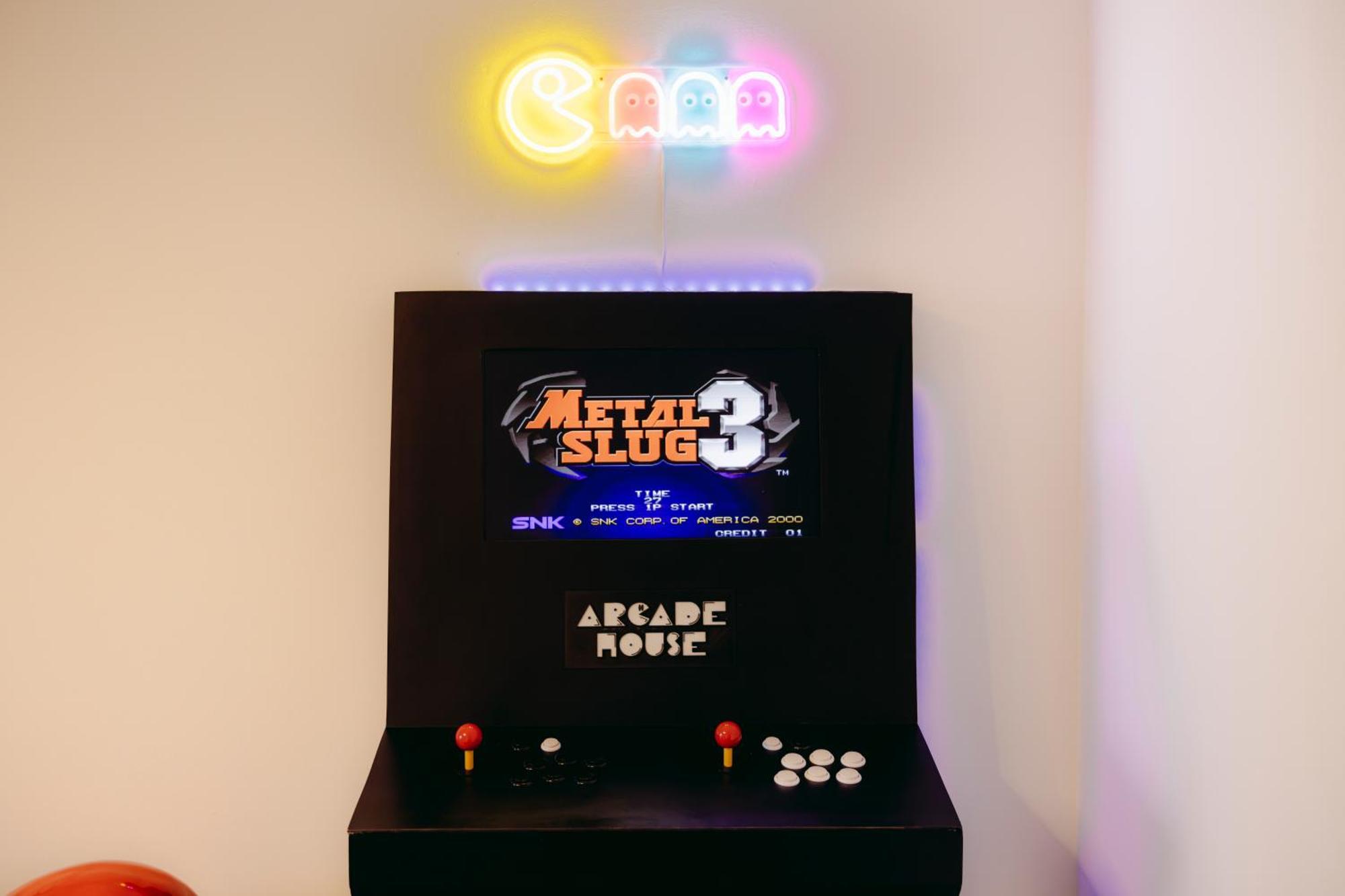 Arcade House Verona Fiera Netflix + Videogame エクステリア 写真